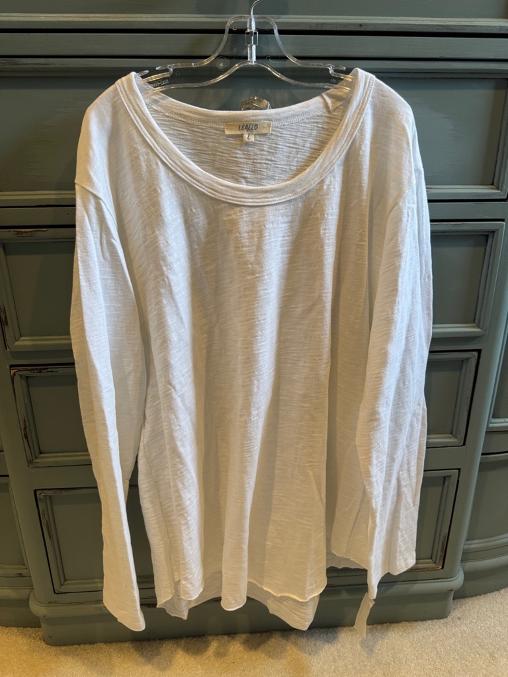 Leallo White Long-Sleeve Scoop Neck Tee